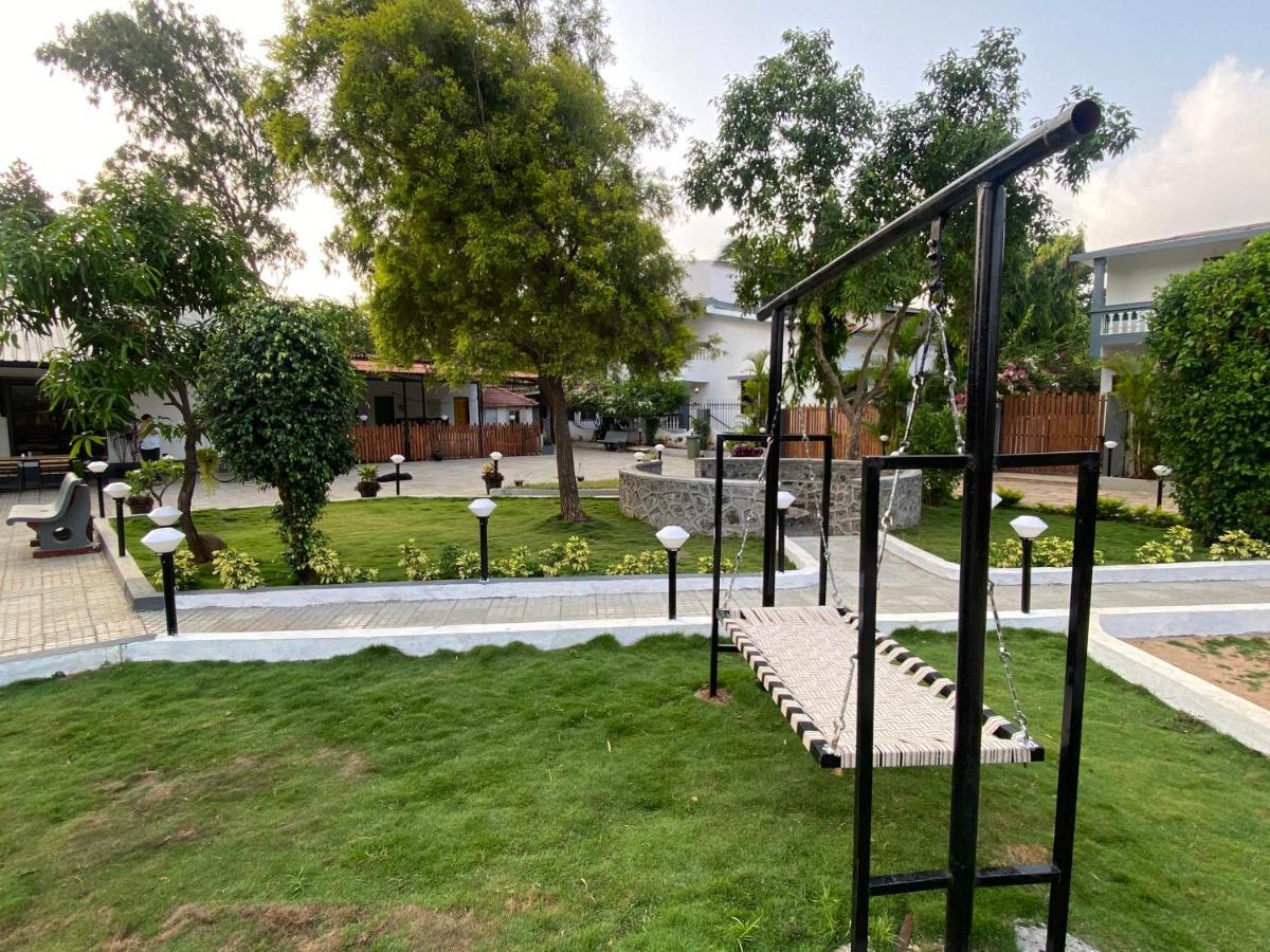Glass House With Pvt Pool By Miracle Resort & Villa Lonavala Exterior foto